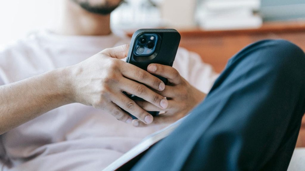 Essential Translation Apps for Travelers: Apple and Google Solutions