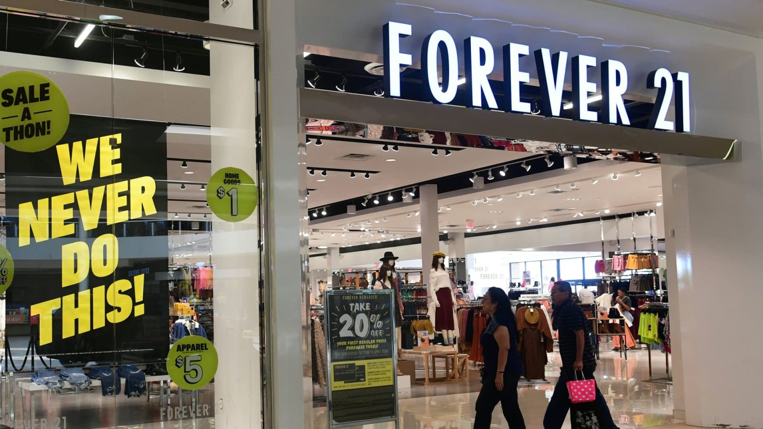 Forever 21 talking to liquidators, mulling second bankruptcy