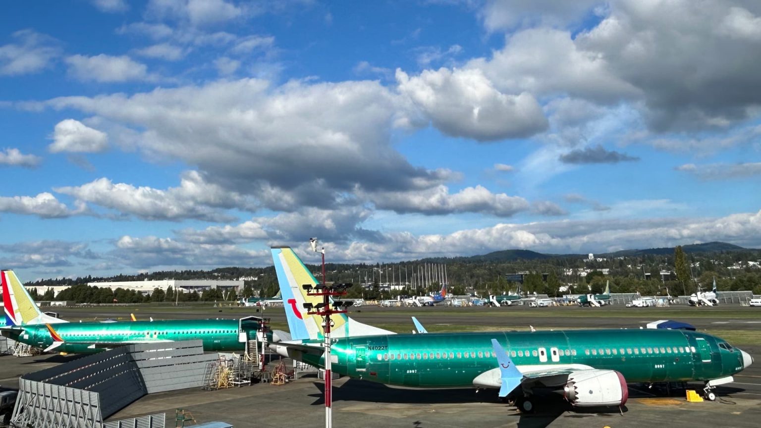 Trump Criticizes Boeing Air Force One Delays as Airlines Remain Optimistic