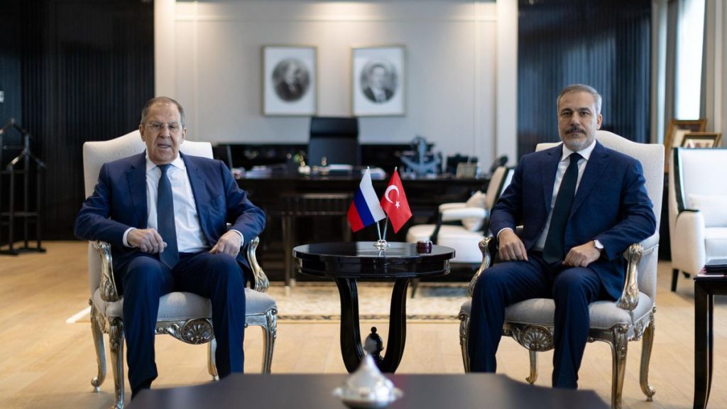 Türkiye's Foreign Minister Lauds BRICS and Critiques EU During Talks with Russia