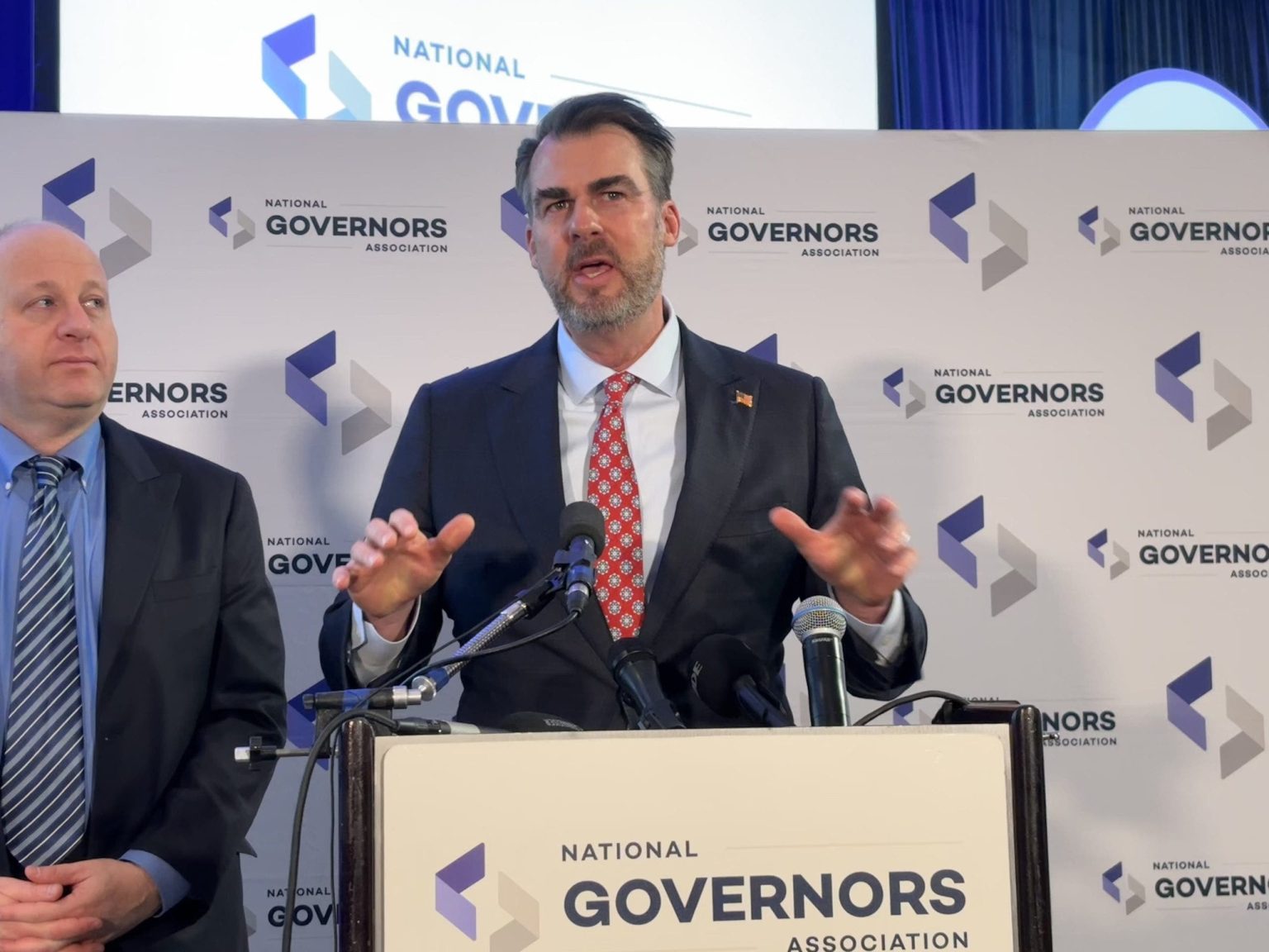 Bipartisan Governors Urge Trump to Allow States Greater Authority on Immigration Decisions