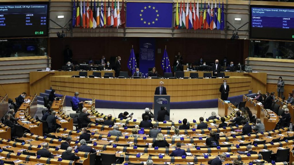 European Parliament 'deeply concerned' over Turkey's removal of opposition mayors