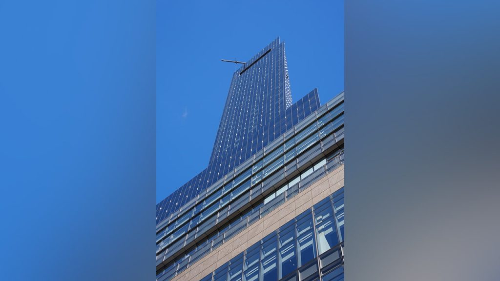 Two NYC Window Washers Rescued After 78-Story Plunge