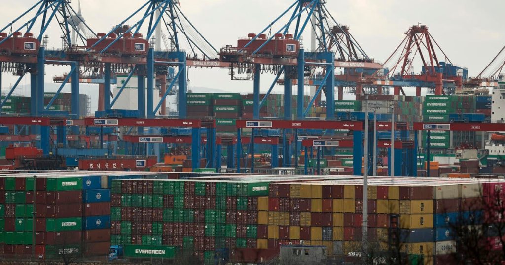 U.S. Prepares to Impose Tariffs on Canada, Mexico, and Other Nations Amid Economic Concerns