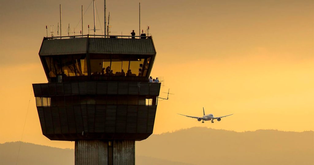 Elon Musk Encourages Retired Air Traffic Controllers to Rejoin Workforce