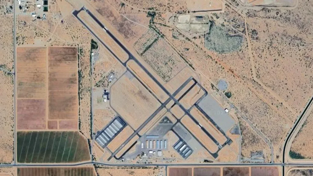 2 small planes collide in midair at regional Arizona airport, leaving 2 dead