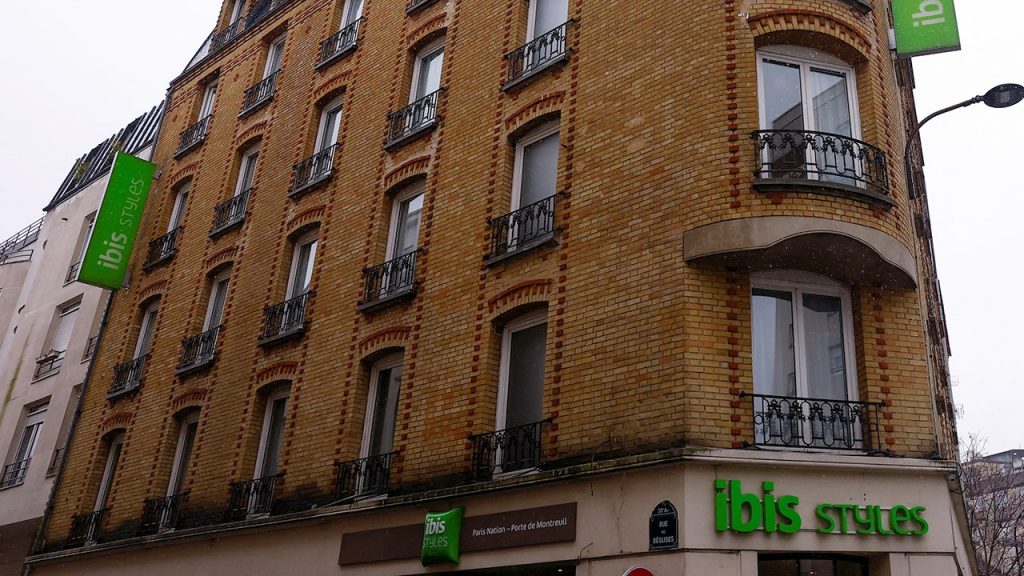American Tourist in Paris Allegedly Throws Newborn from Hotel Window