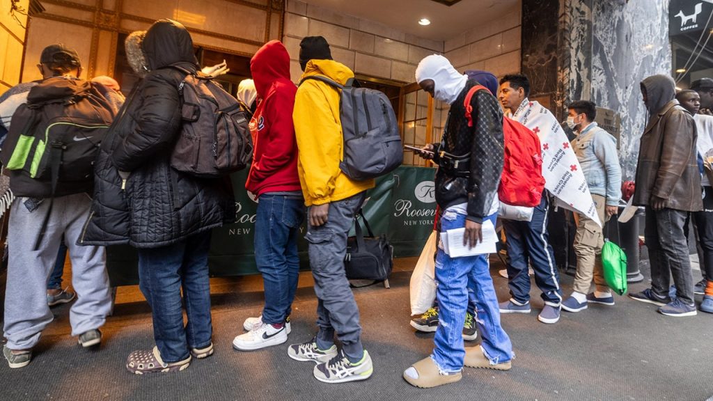 Roosevelt Hotel Migrant Shelter in NYC to Close