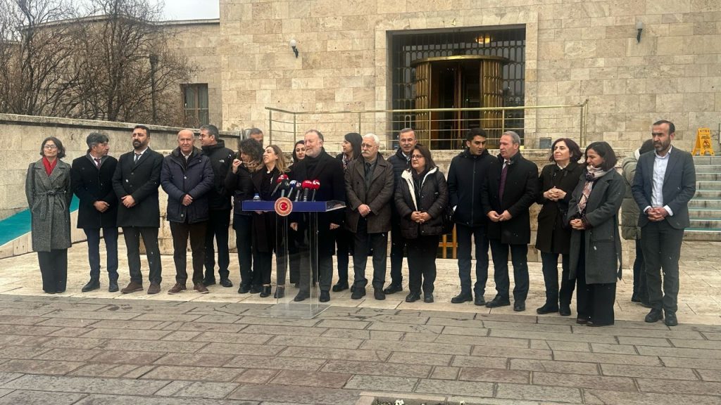 Criticism of Kurdish Language Restrictions in Turkey Raised by DEM Party MP