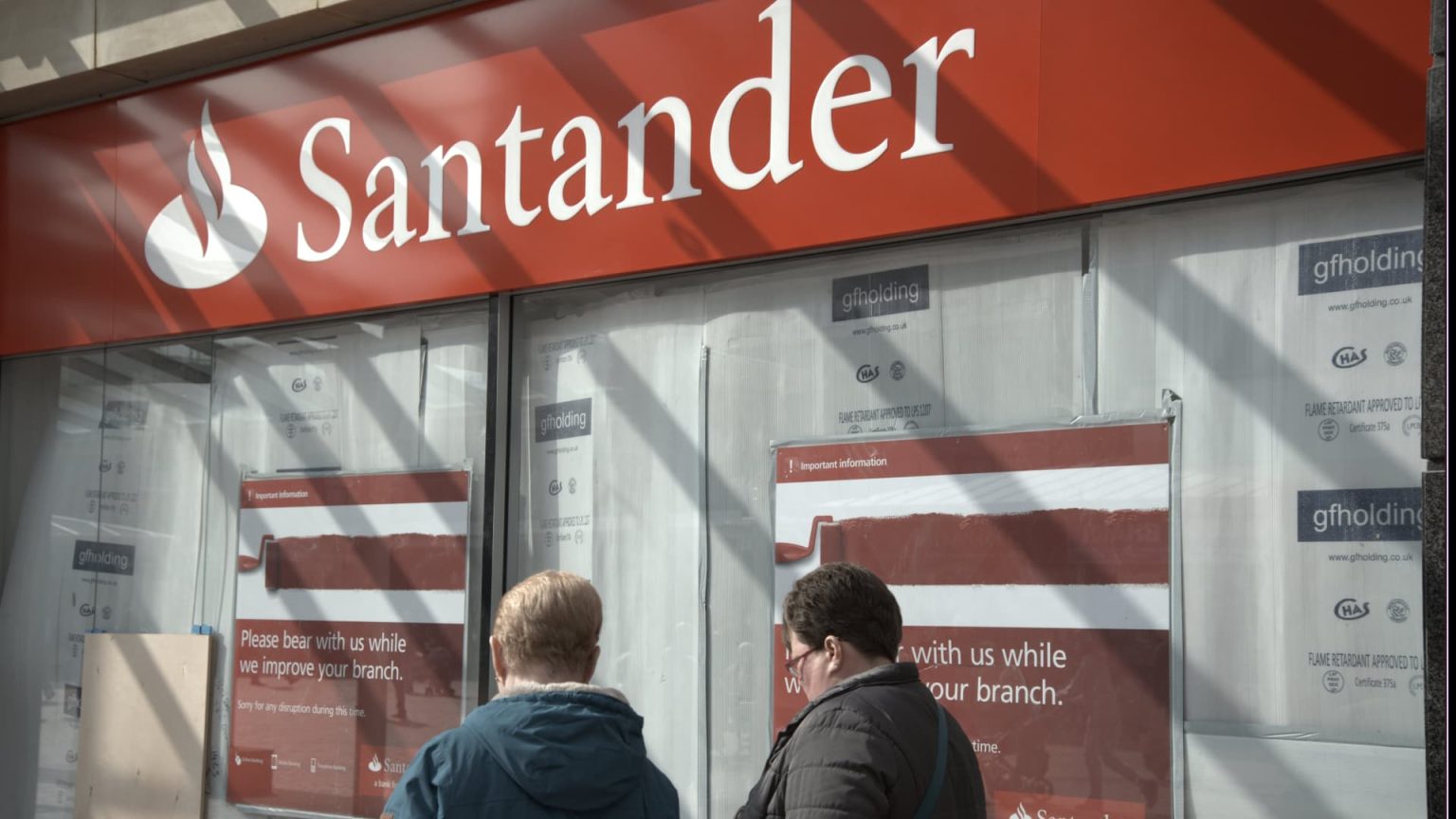 Santander Plans UK Branch Closures, Putting 750 Jobs at Risk
