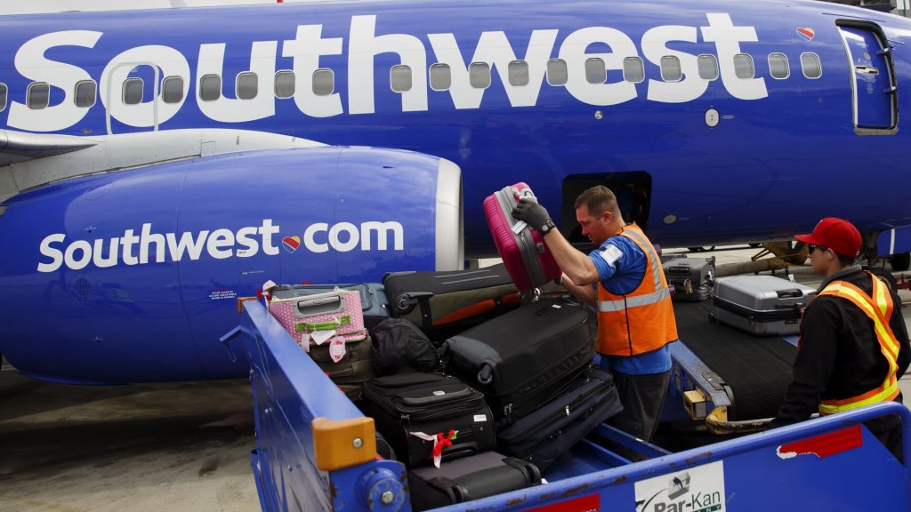 Southwest Airlines Introduces Checked Bag Fees