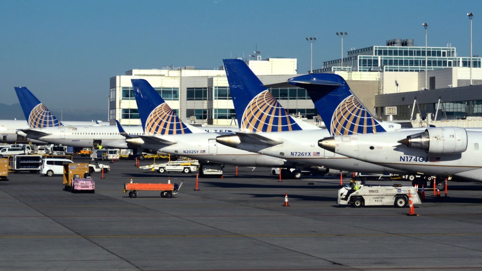 United Airlines Increases Annual Fees for Lounges and Credit Cards