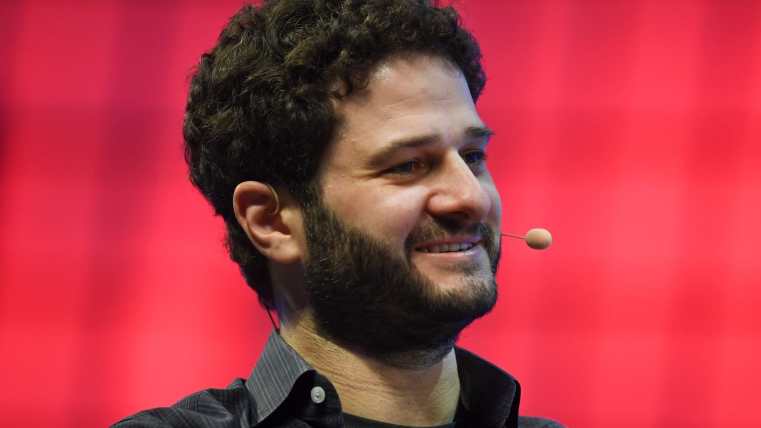 Asana CEO Announces Retirement, Shares Drop 25%