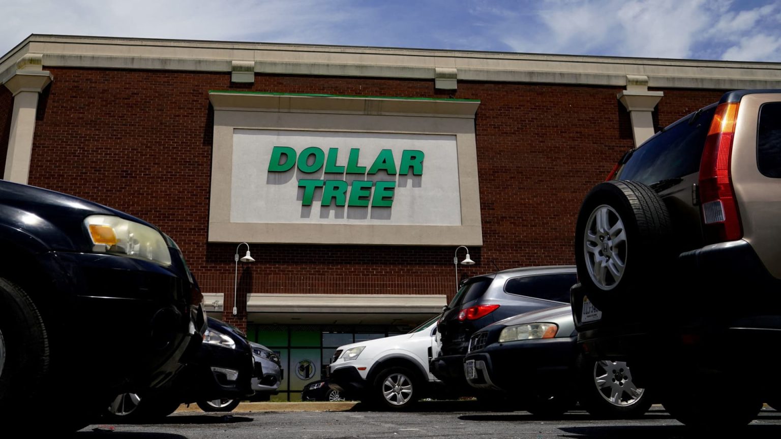Dollar Tree Addresses Family Dollar Sale, Earnings, and Tariff Impacts Dollar Tree Addresses Family Dollar Sale, Earnings, and Tariff Impacts