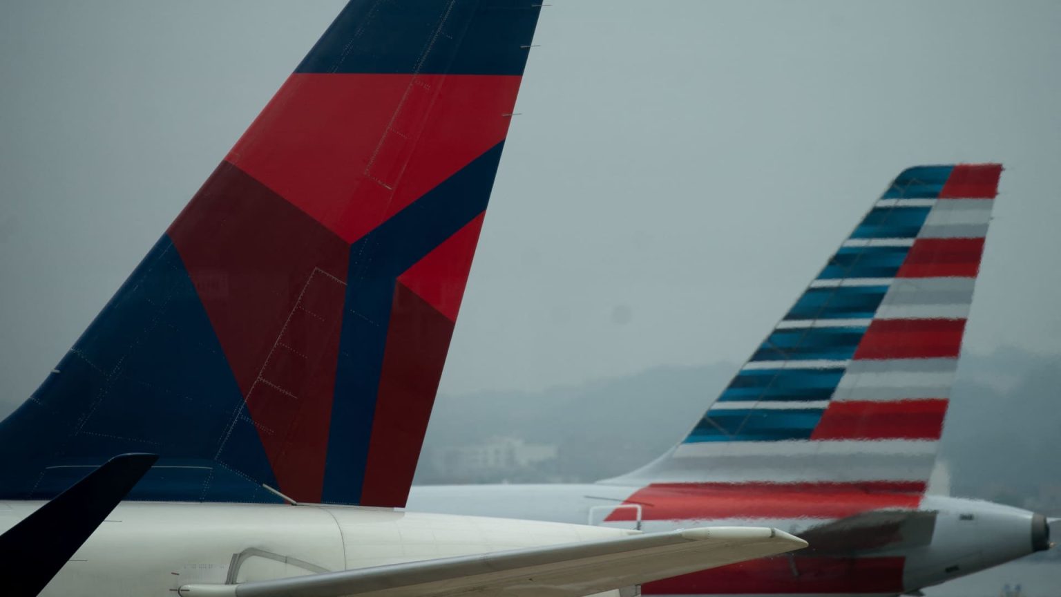 Airline Executives Alert to Slowing Domestic Travel Demand