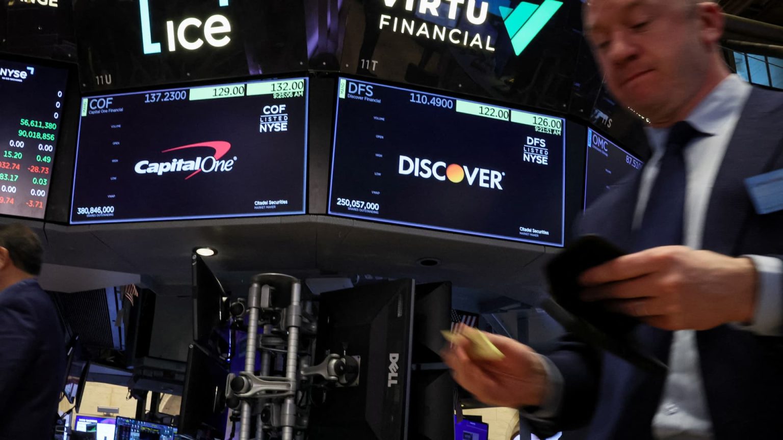Analyst Estimates Post-Discover Deal Value for Capital One Stock