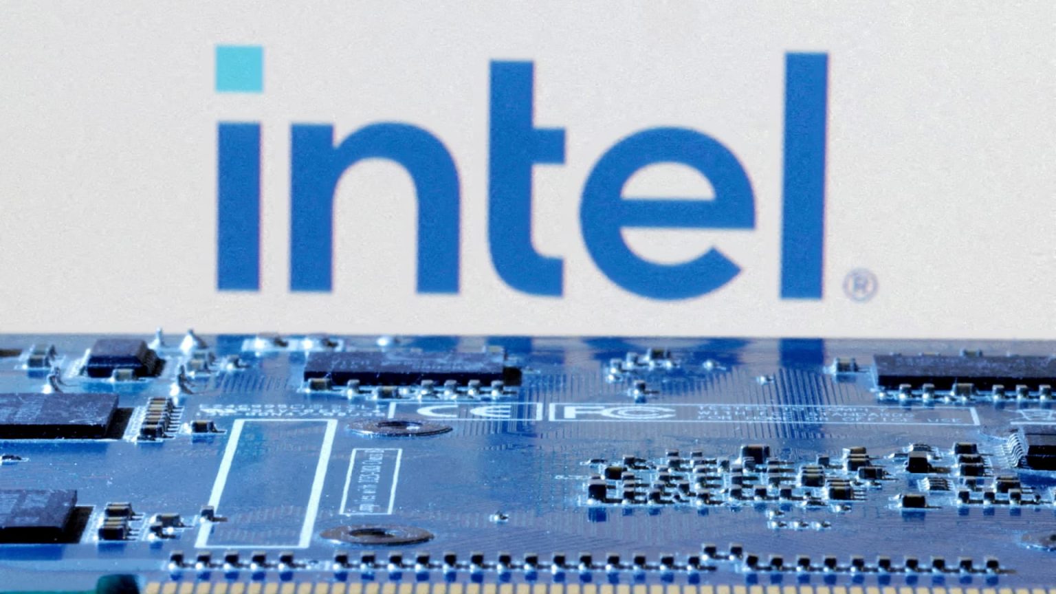 Midday Stock Movers: Notable Gains for Intel, Tesla, Affirm, and Robinhood
