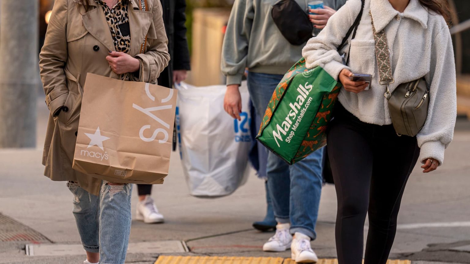 Consumer Sentiment Drops to Lowest Level Since 2022 Amid Inflation Concerns from Tariffs