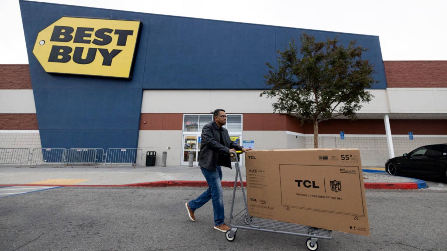 Midday Stock Movers: Notable Changes for BBY, WBA, TSLA, and OKTA