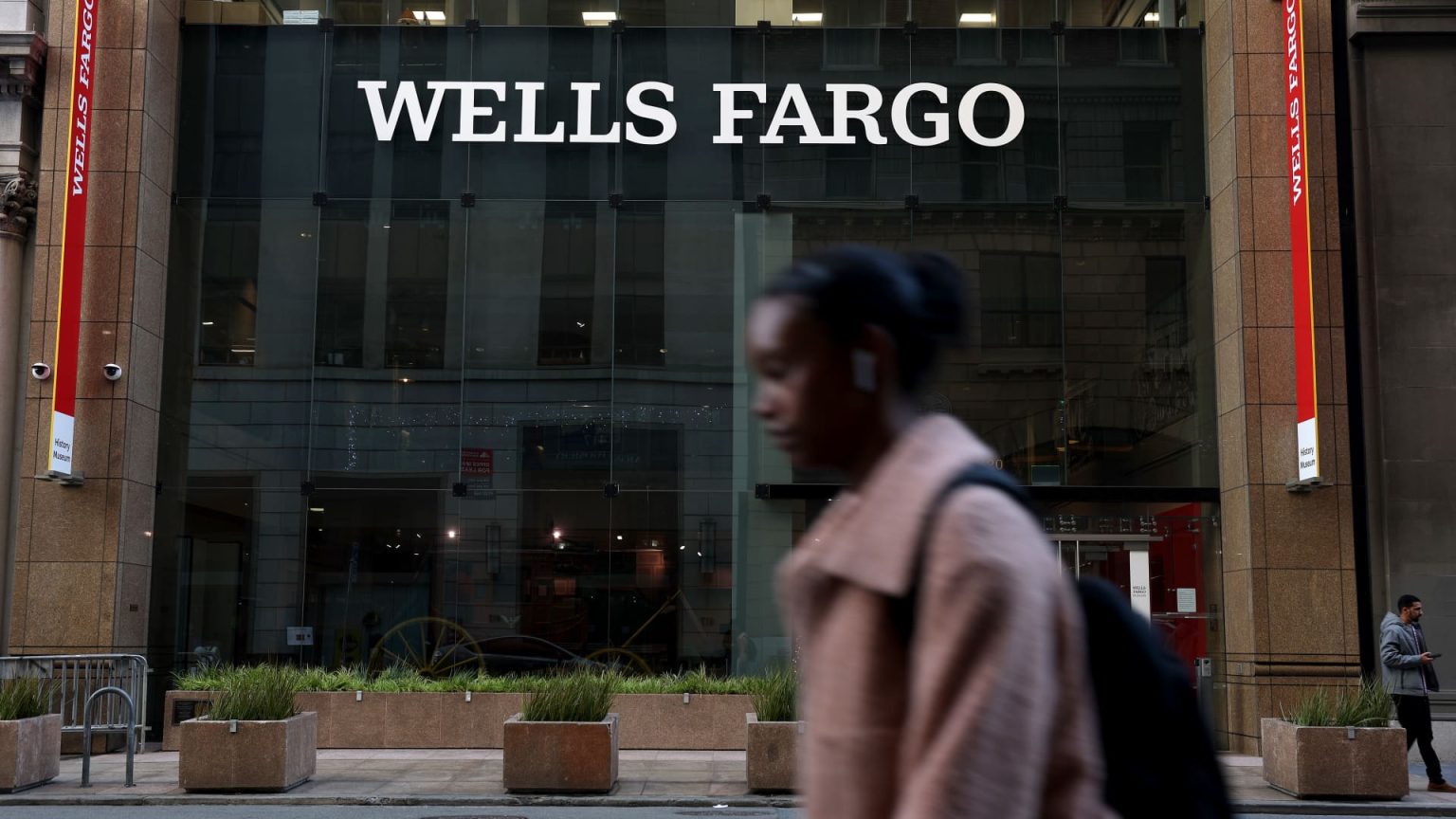 Wells Fargo Continues Strong Rebound as Investors Strategize for Further Gains