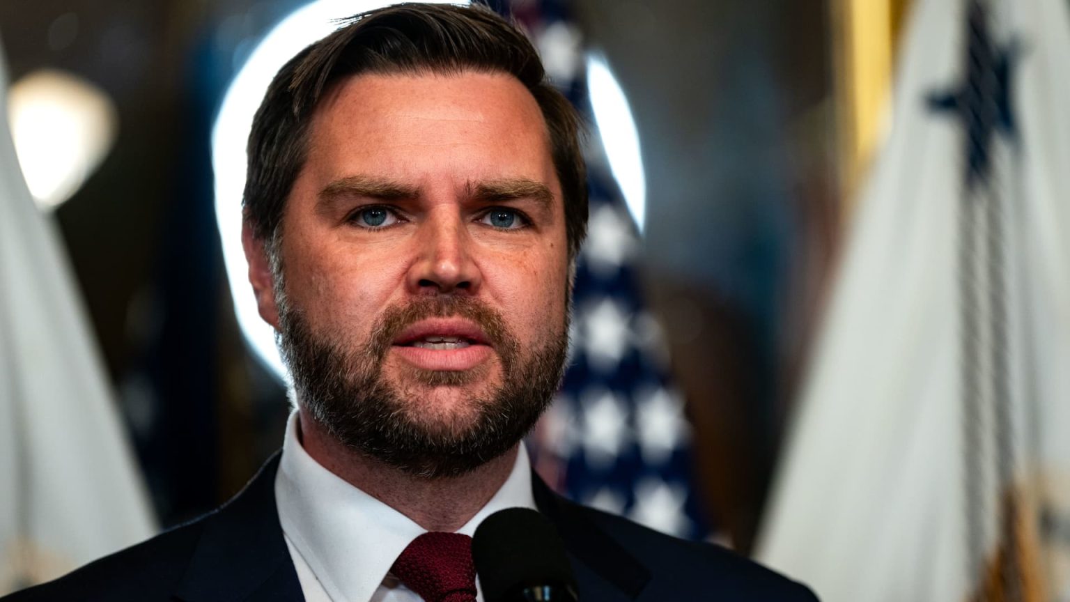 JD Vance Criticized for Vermont Ski Trip Amid Zelenskyy Controversy