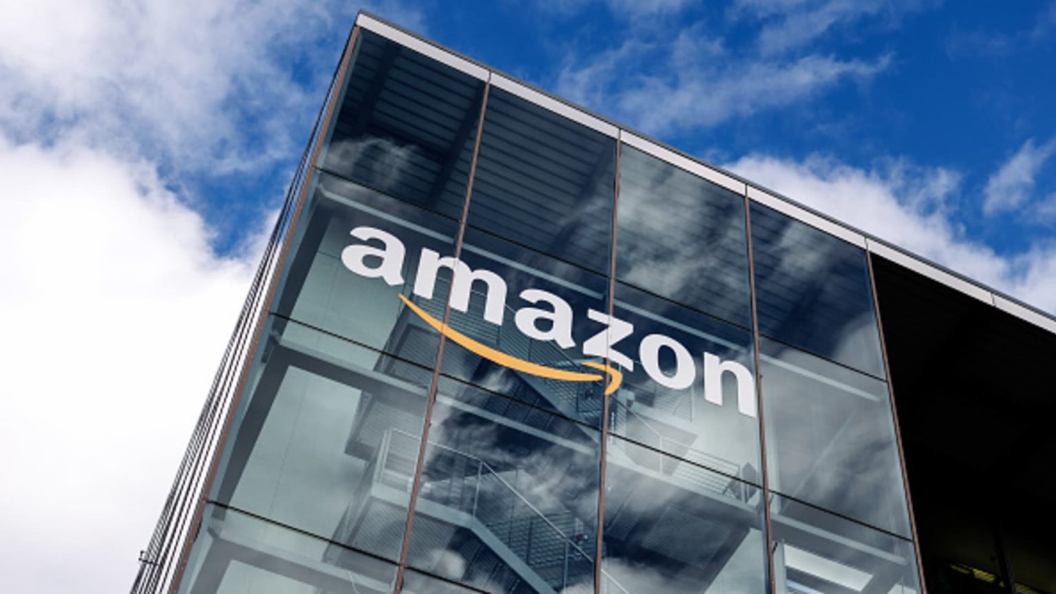 Midday Stock Highlights: Notable Moves in MRVL, AMZN, ZS, and TDOC