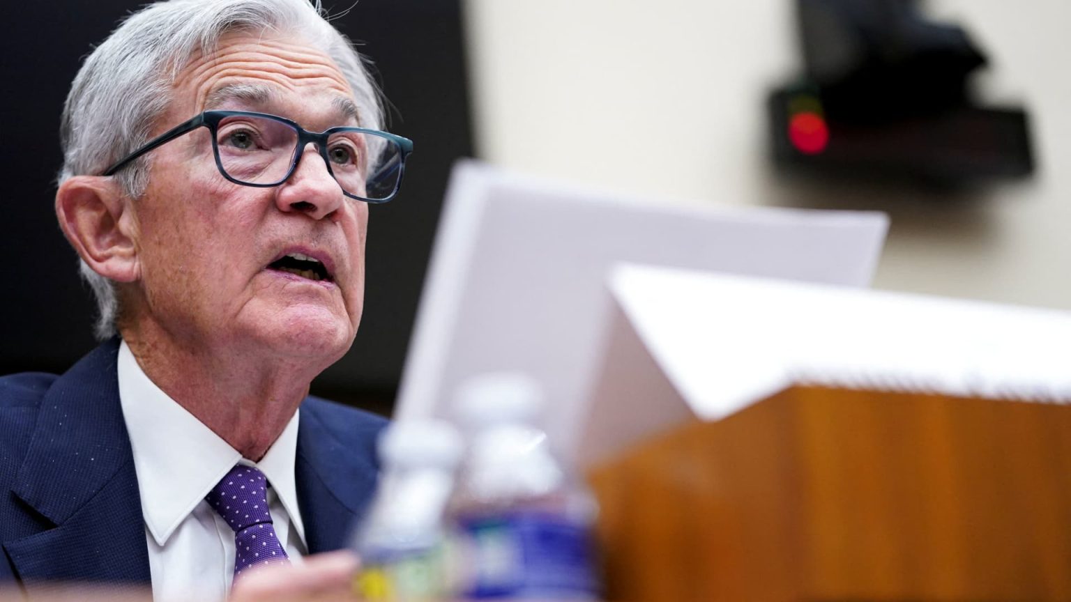 Fed Projects Higher Inflation Amid Sluggish Economic Growth Under 2% This Year
