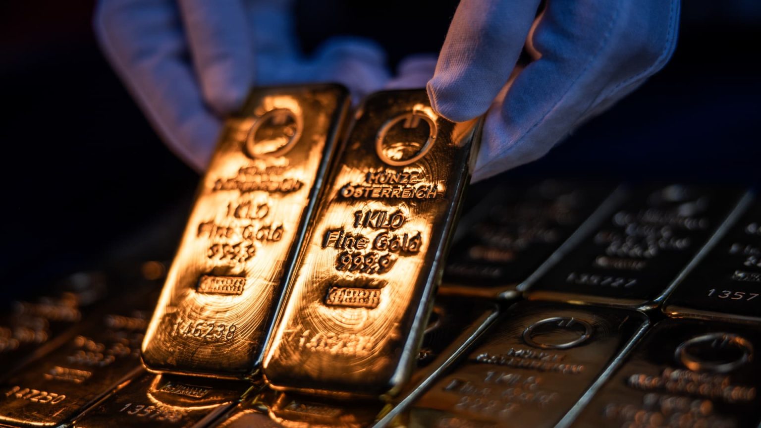 Gold Prices Surge in 2025: Key Insights for Investors