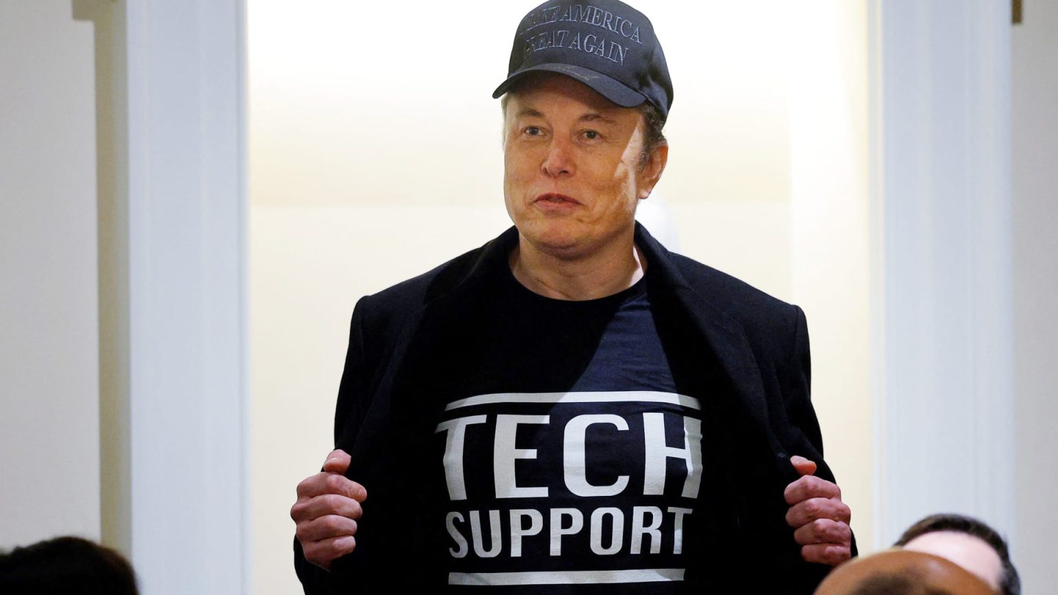 Tesla Shares Fall Weekly Since Musk's Washington Visit