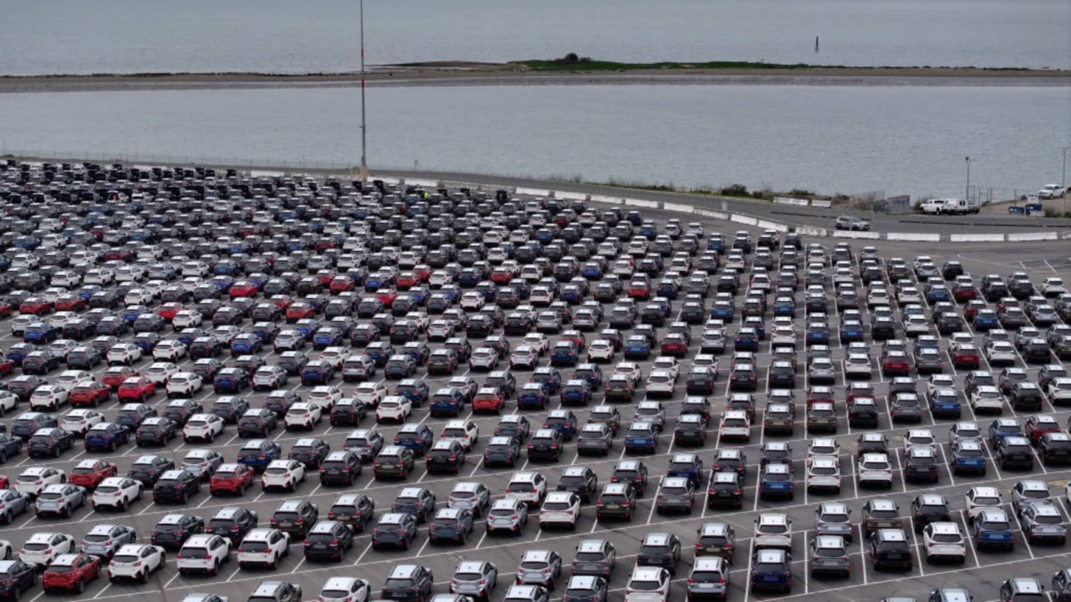 Trump Annuls Tariffs for Automakers for One Month