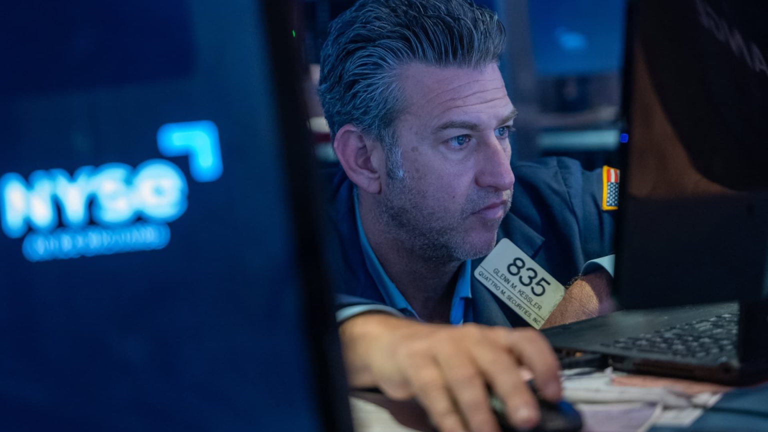 Hedge Funds Accelerate Stock Sales to Highest Level in Years