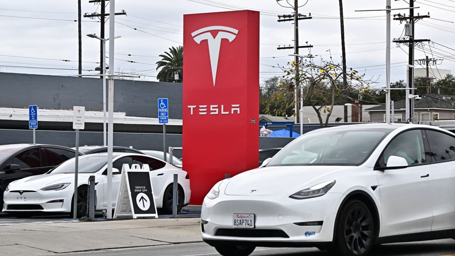 Record Levels of Tesla Owners Trading in EVs