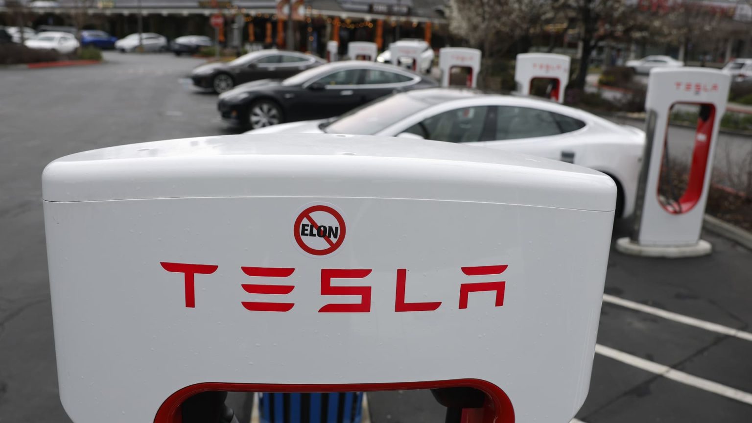 Market Overview: TSLA, VSAT, PINS, NUE, and AZEK Performance Insights