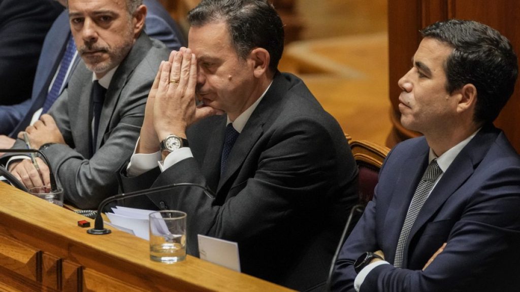 Portuguese Parties Call for Immediate Fresh Elections