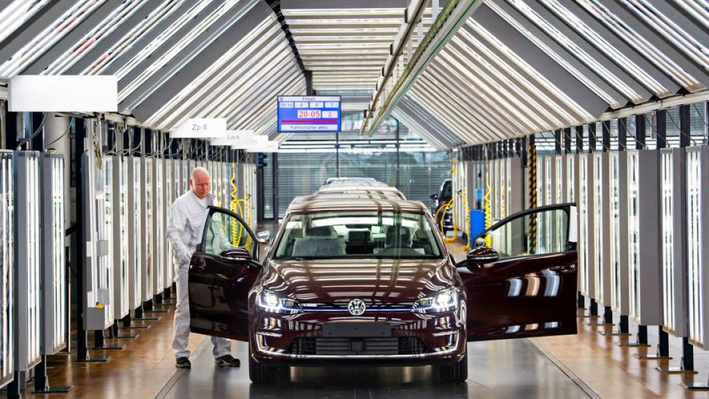 EU Unveils Plan to Transition Car Industry to Zero-Emission Mobility