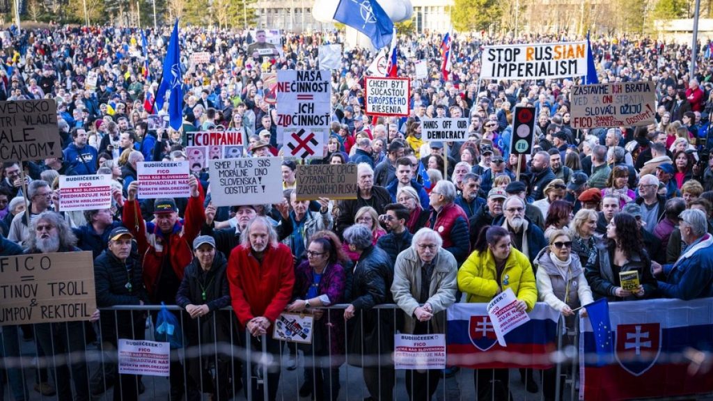 Thousands Rally in Slovakia Against PM Fico's Pro-Russian Policies