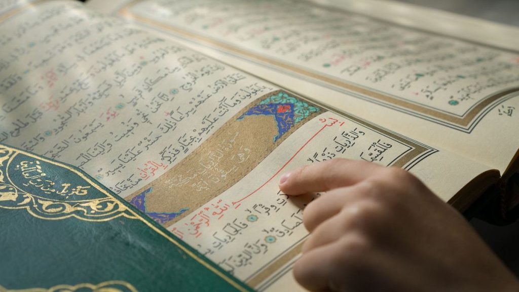 UK Clarifies No Mandate for School Pupils to Study Islam