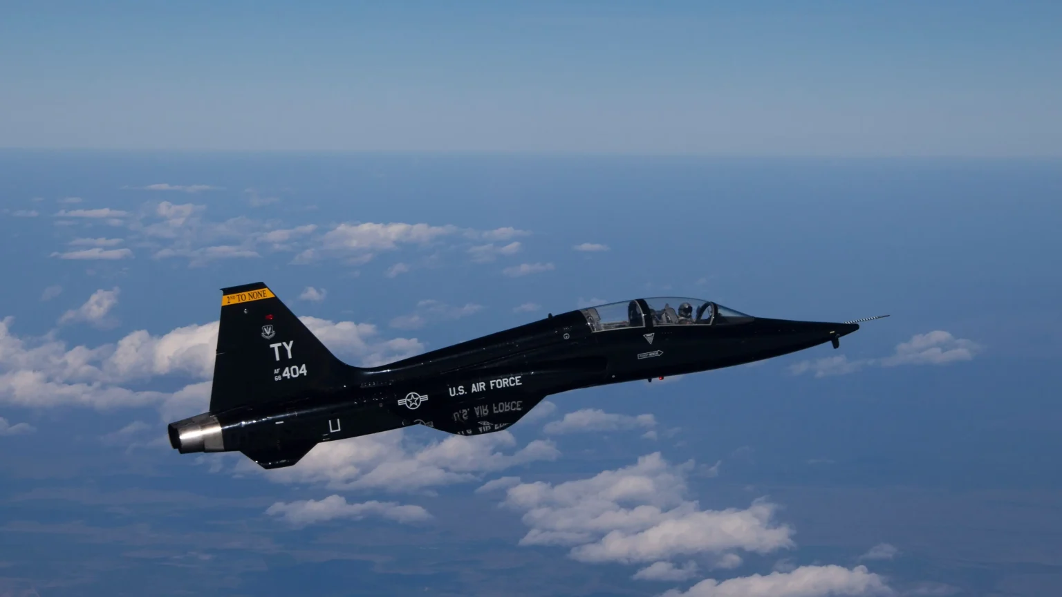 Delta Plane and Air Force Jet Nearly Collide During Arlington National Cemetery Flyover