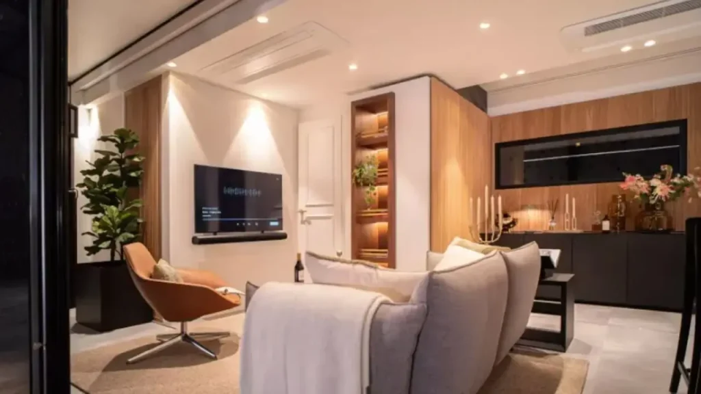 Glass Trailer Transforms into Spacious Home in 15 Minutes