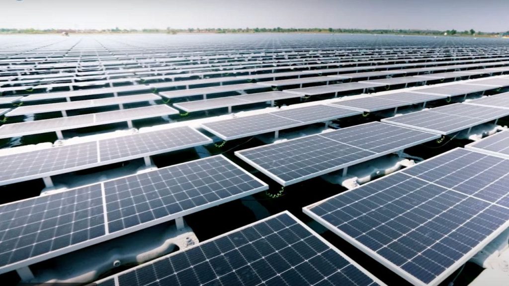 Massive Floating Solar Power Plant Gains Attention