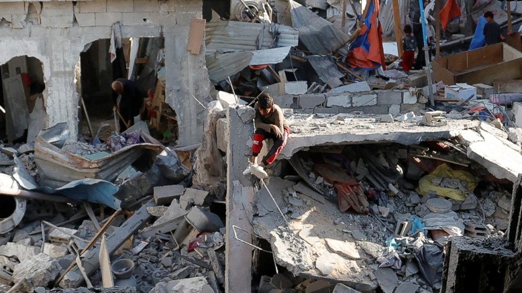 Hamas Claims Israeli Airstrikes Pose 'Death Sentence' for Hostages