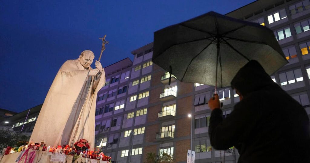 Pope Francis Stabilizes After Respiratory Crisis, No Ventilation Needed