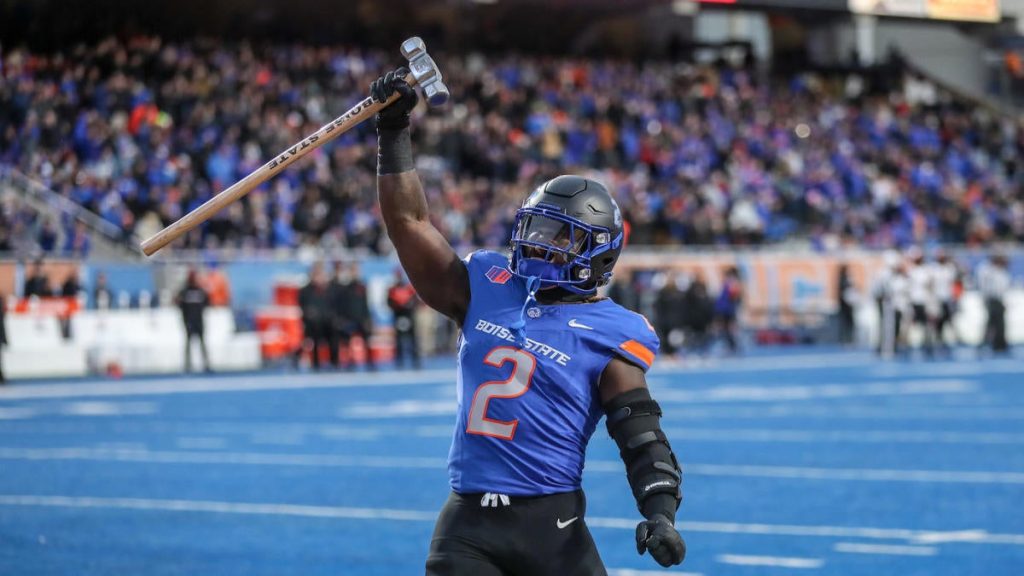 Boise State Clinches No. 4 Seed in College Football Playoff; Celtics Hand Cavaliers Their First Loss