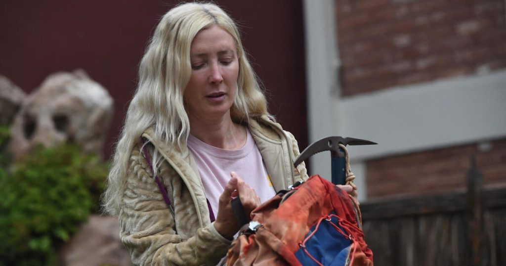 Daughters Climb Mountain to Recover Late Father's Belongings 40 Years After His Death