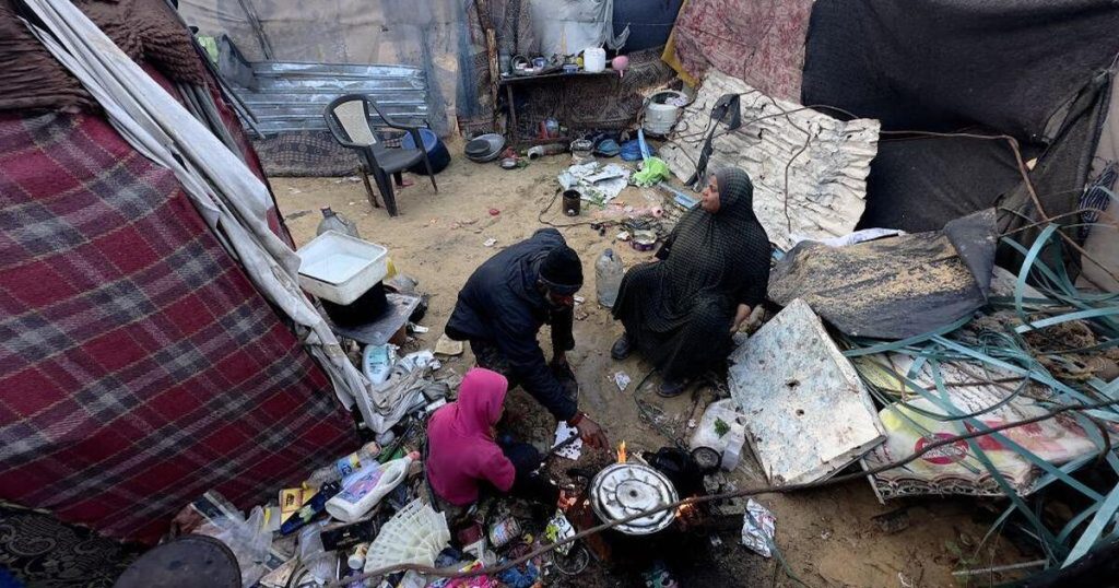 Gaza Ceasefire at Risk as Food Shortages Worsen for Palestinians