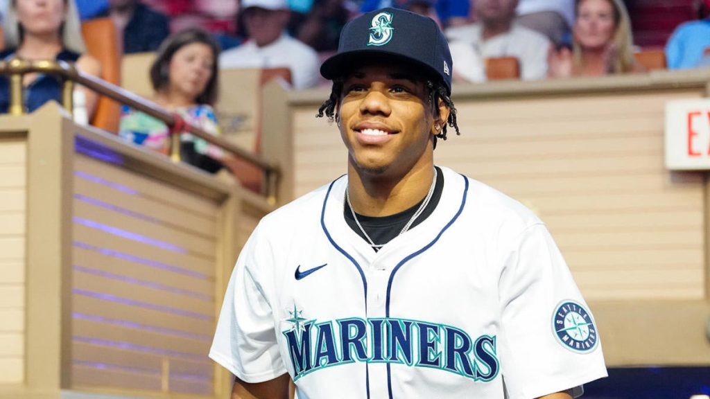 Mariners Unveil Unique Strategy for Switch-Pitcher Jurrangelo Cijntje, Throwing 92 MPH from Both Sides