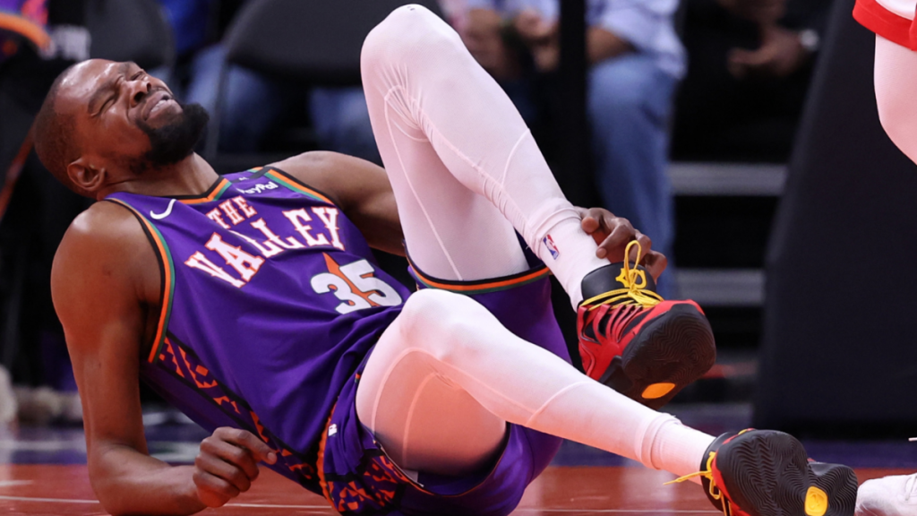 Durant to Undergo MRI on Sprained Ankle as Suns' Playoff Hopes Fade