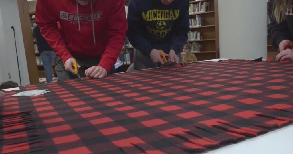 Michigan Teacher with Double Lung Transplant Assists Students in Making Blankets for Organ Donor Families