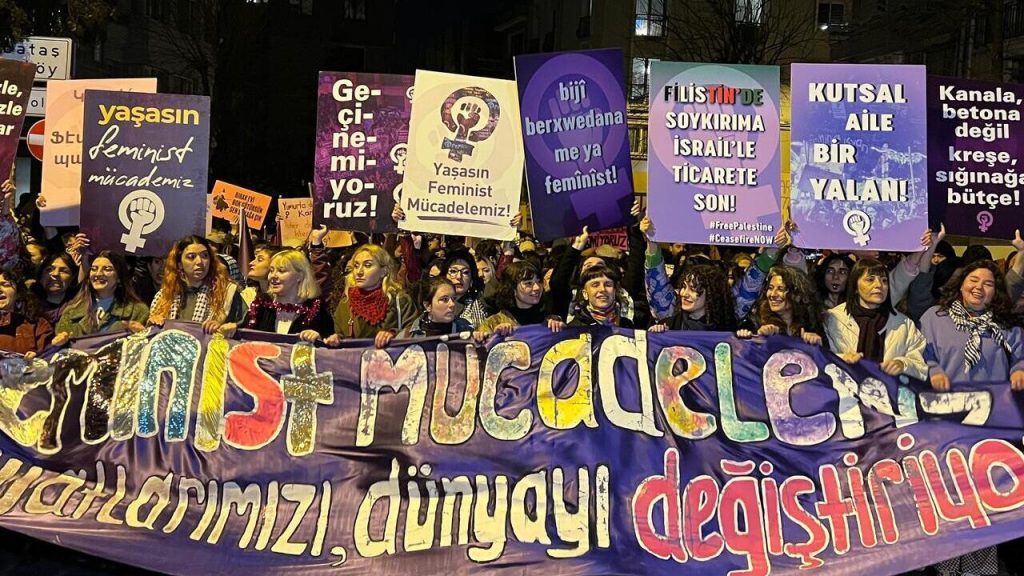 Thousands Join Feminist Night March in Istanbul Amid Government Crackdown