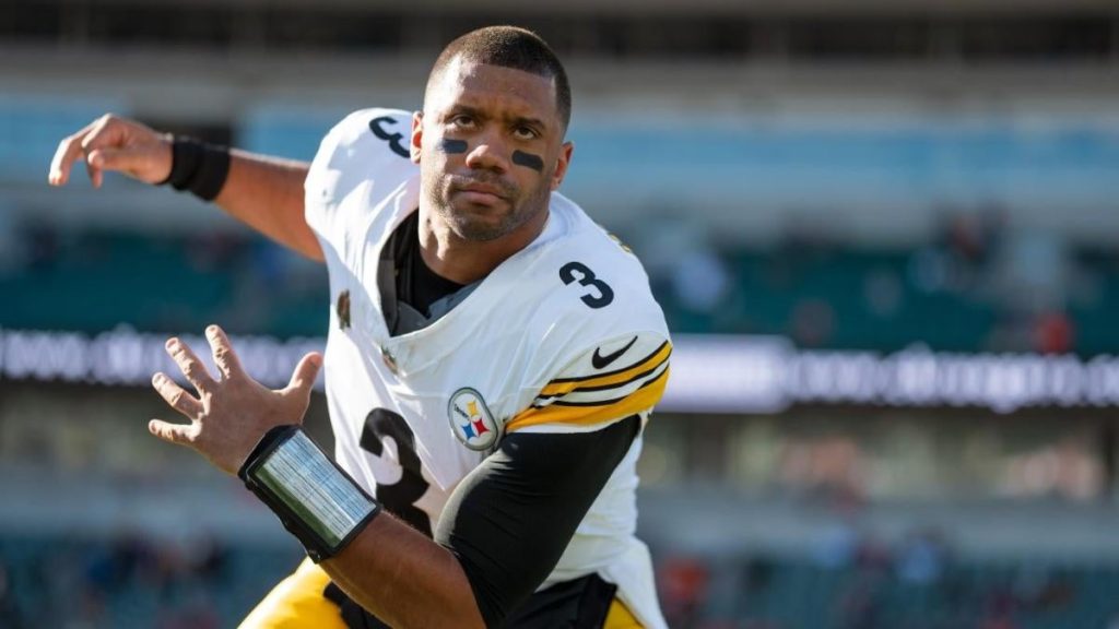 Russell Wilson Signs One-Year Deal to Become Starting QB for Giants